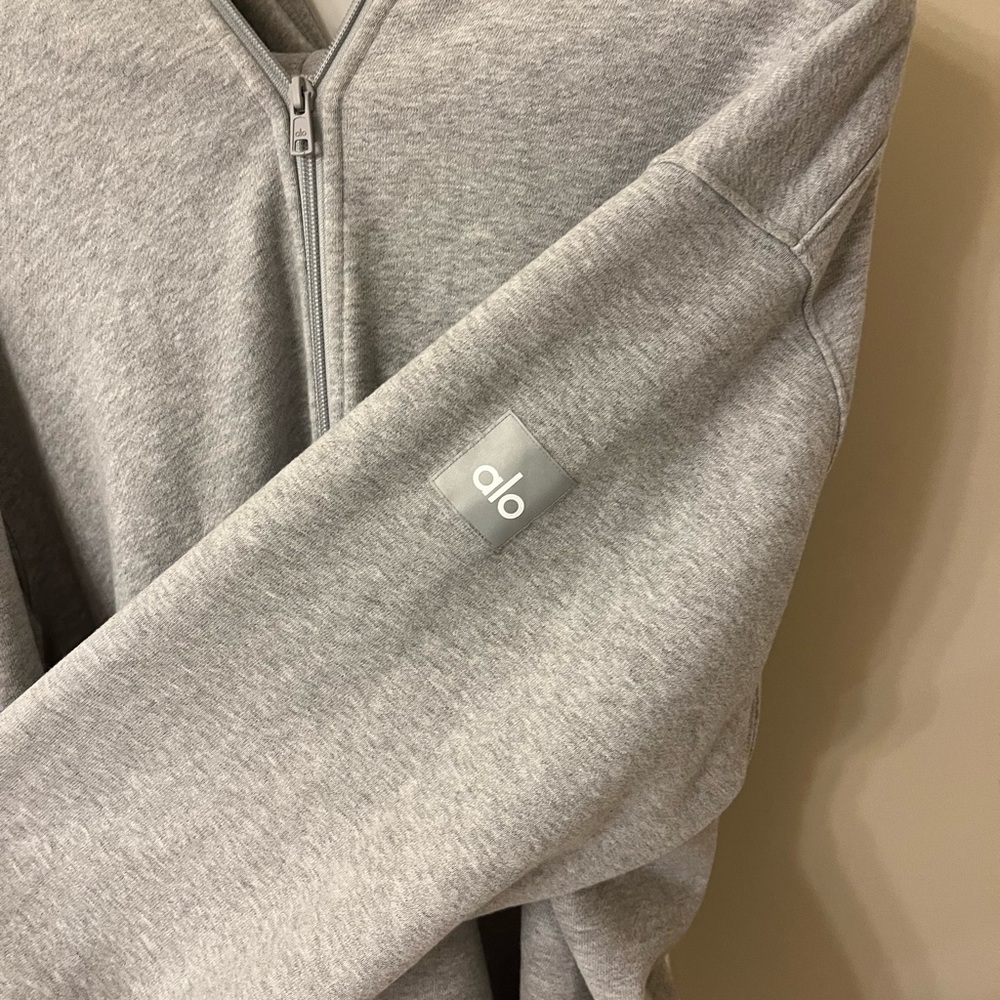 ALO Yoga Men's Light Gray Zip-Up Sweater